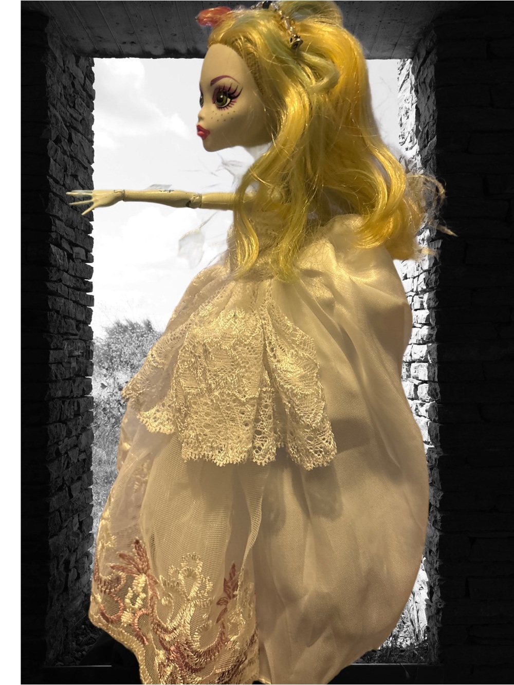 Lagoona Blue MH Doll in White Lace Gown with Blonde Hair